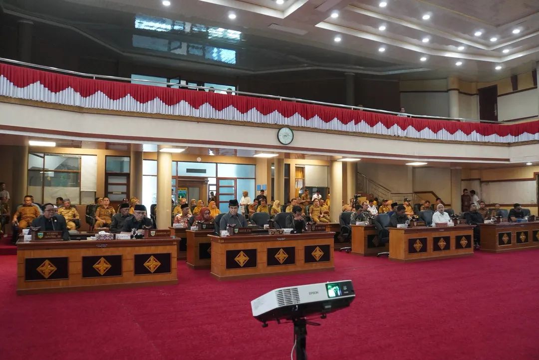 Suasana rapat LKPj Wako TA.2025 di gedung DPRD Kampung Jambak